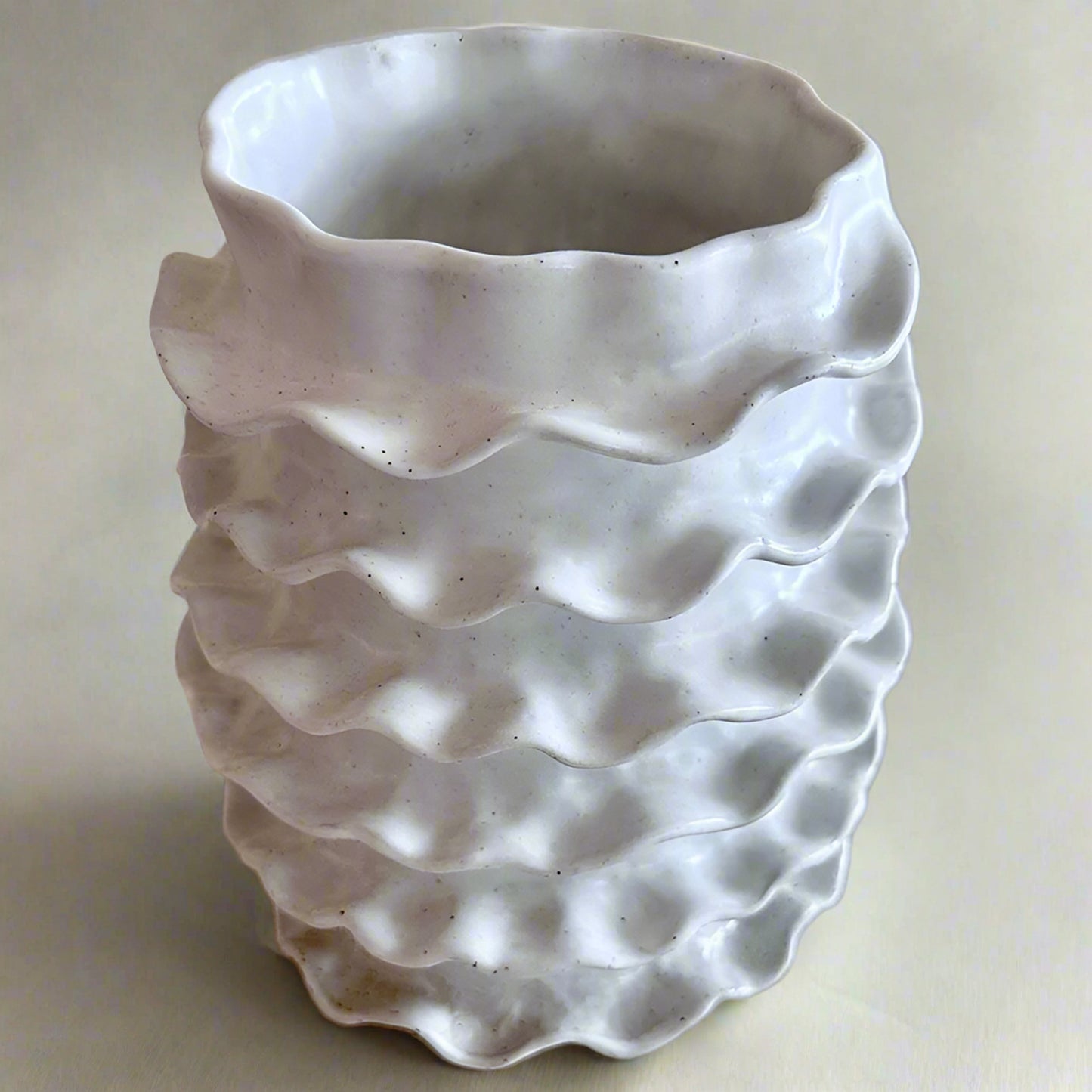 Large Spiral Edge Round Vase - White