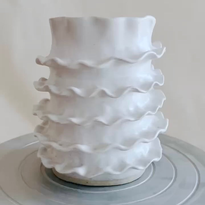 360 degree video - spiral cylindrical vase in white